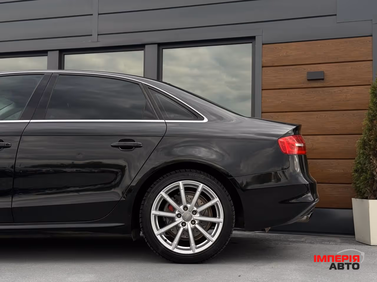 Audi A4 - фото 10