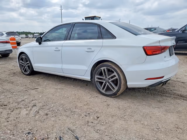 Audi A3 - фото 2