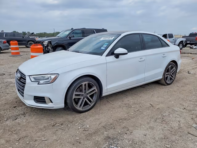 Audi A3 - фото 1