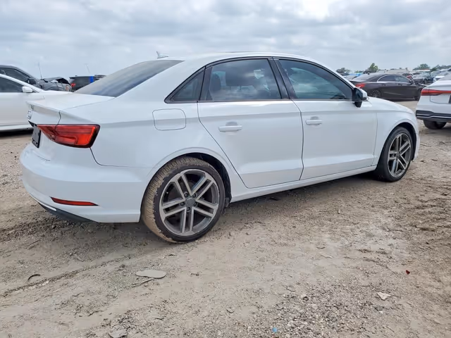 Audi A3 - фото 4
