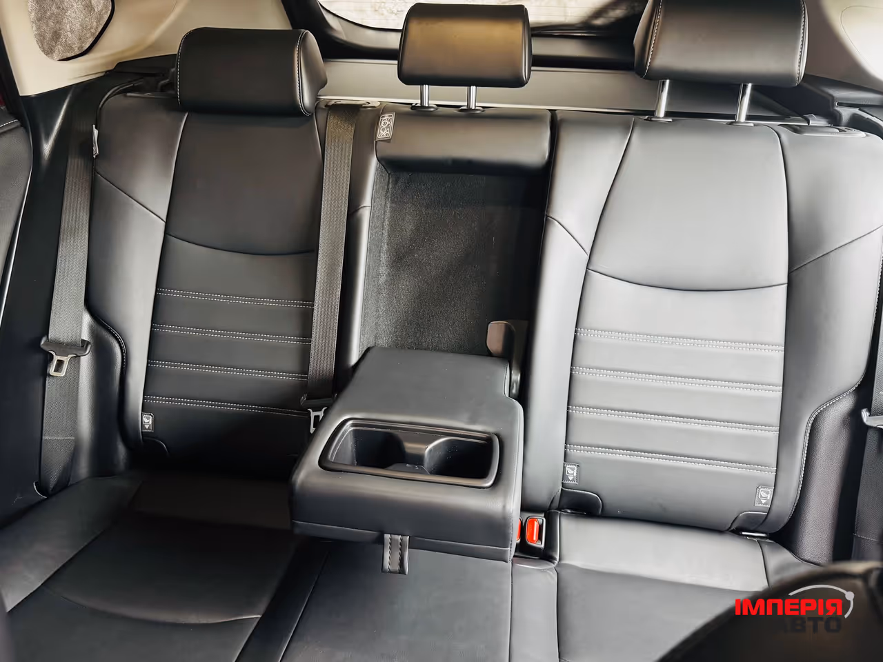 Toyota RAV4 - фото 16