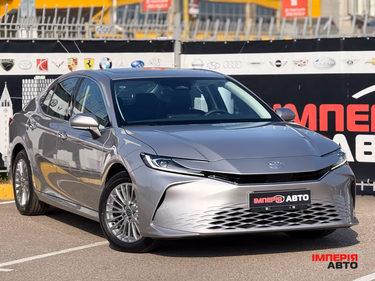 Toyota Camry - фото 2