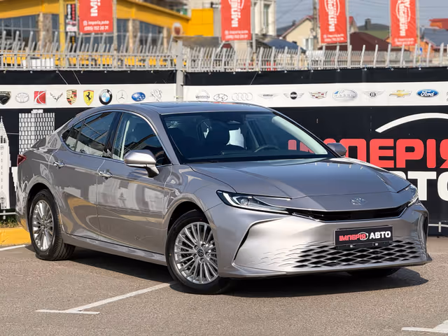 Toyota Camry - фото 1