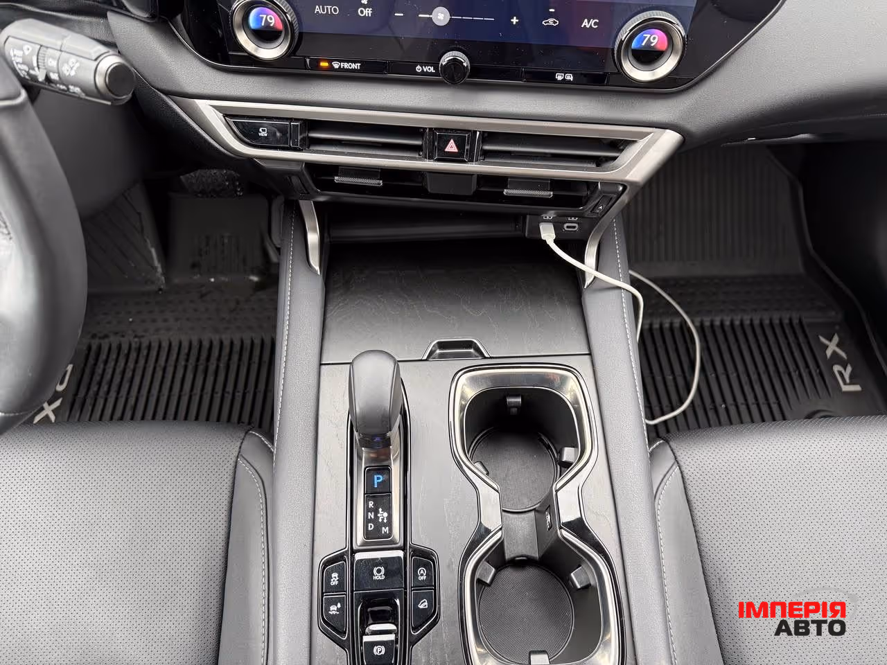 Lexus RX - фото 8
