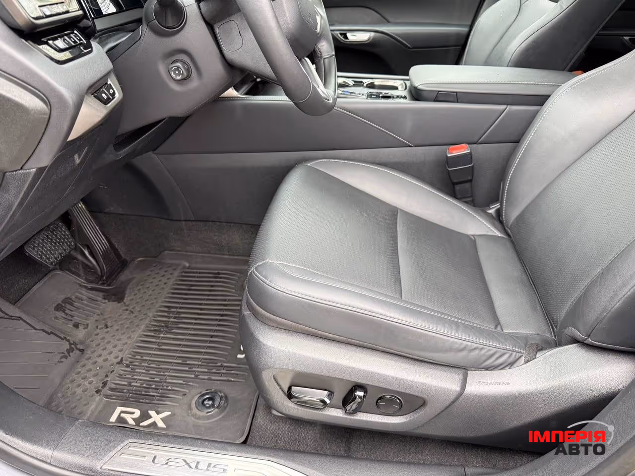 Lexus RX - фото 20