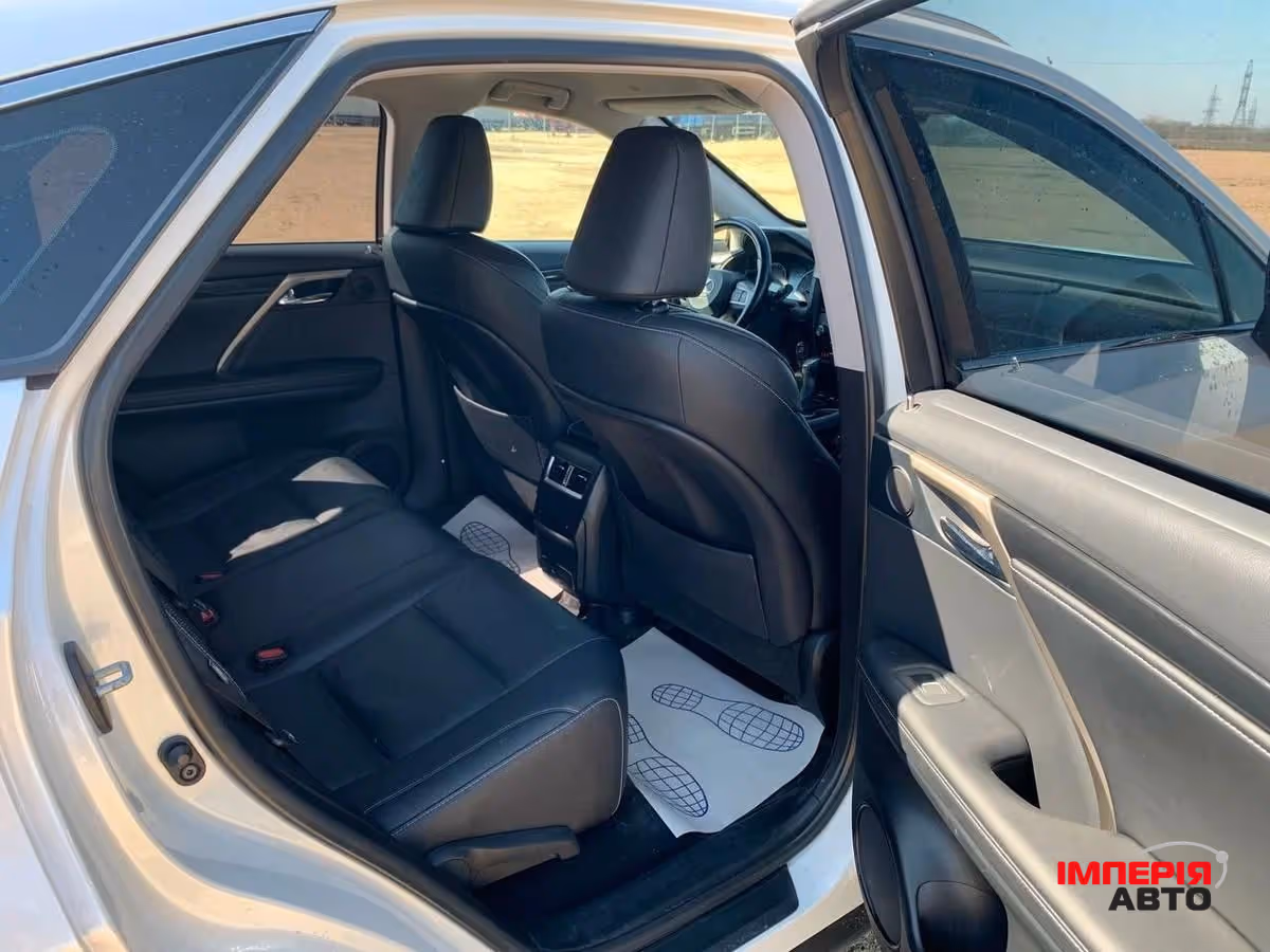 Lexus RX - фото 12