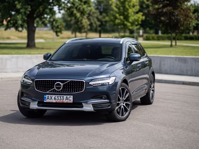 Volvo V90 Cross Country - фото 1