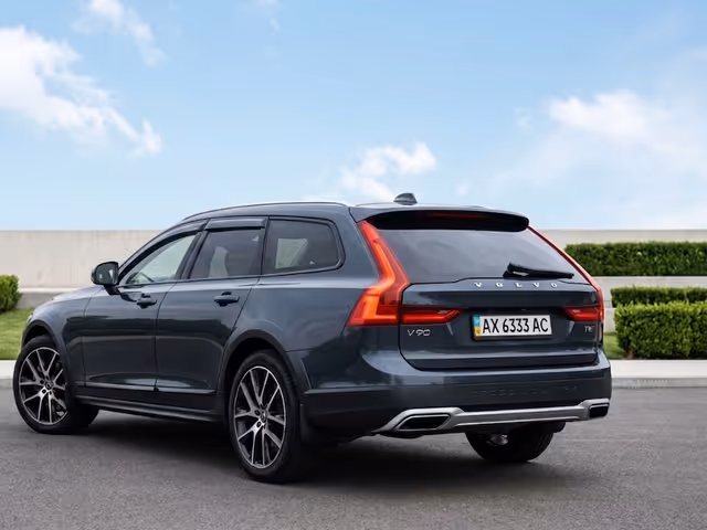 Volvo V90 Cross Country - фото 3