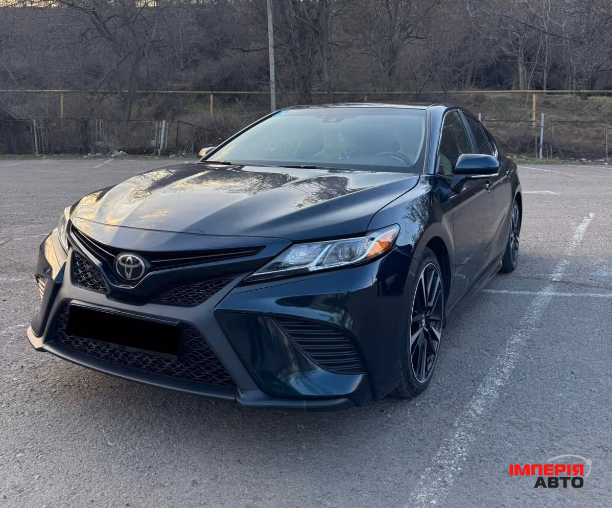 Toyota Camry - фото 1