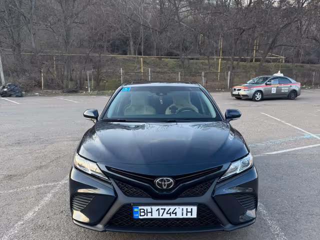 Toyota Camry - фото 2