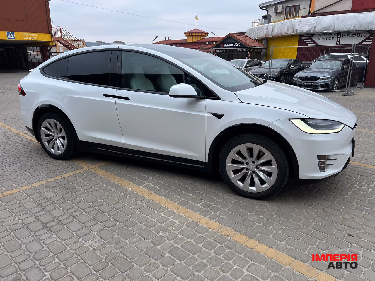 Tesla Model X - фото 6