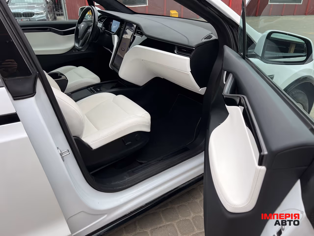 Tesla Model X - фото 17