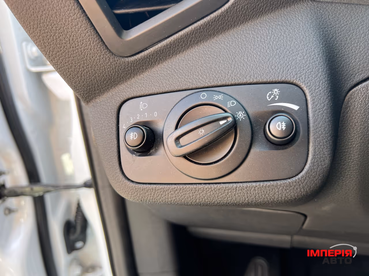 Ford Kuga - фото 12