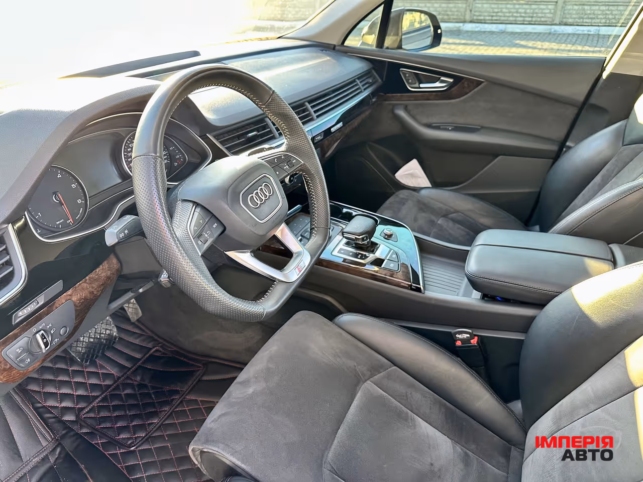 Audi Q7 - фото 19