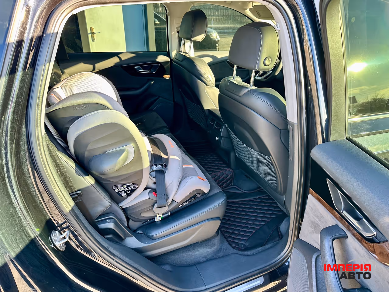 Audi Q7 - фото 23
