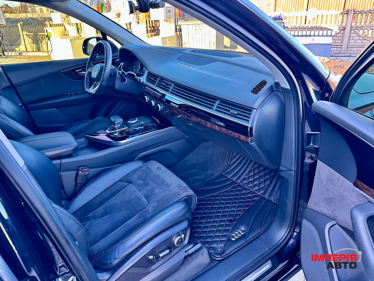 Audi Q7 - фото 9