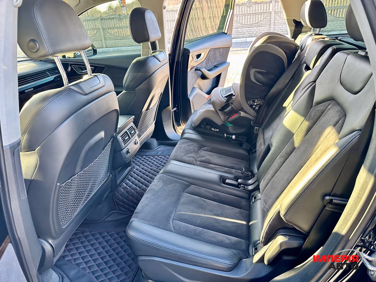 Audi Q7 - фото 17