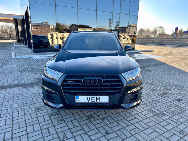 Audi Q7 - фото 1