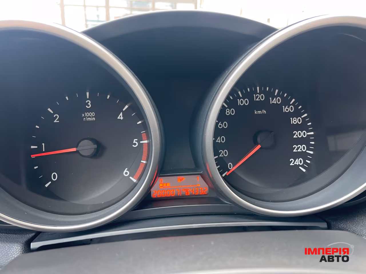 Mazda 3 - фото 2