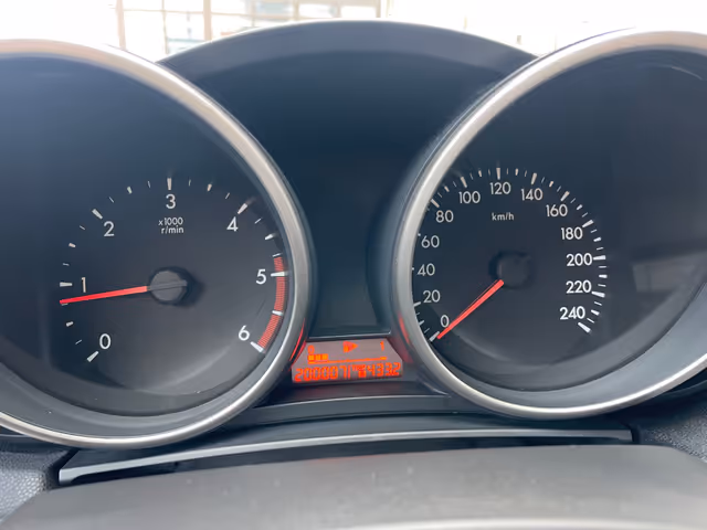 Mazda 3 - фото 2