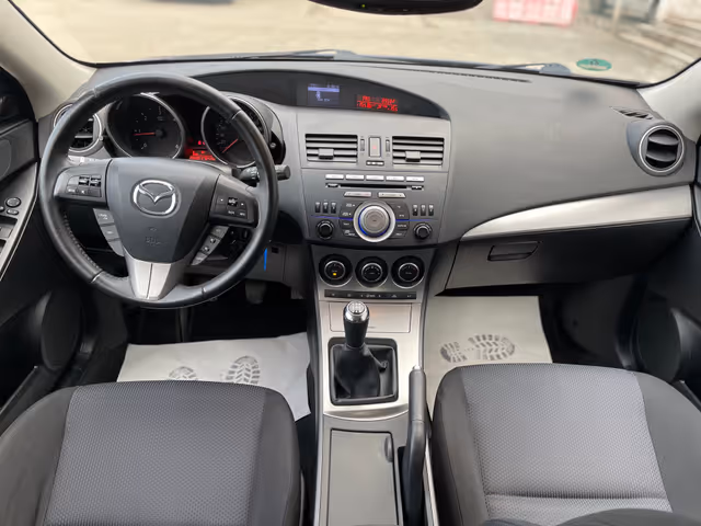 Mazda 3 - фото 3
