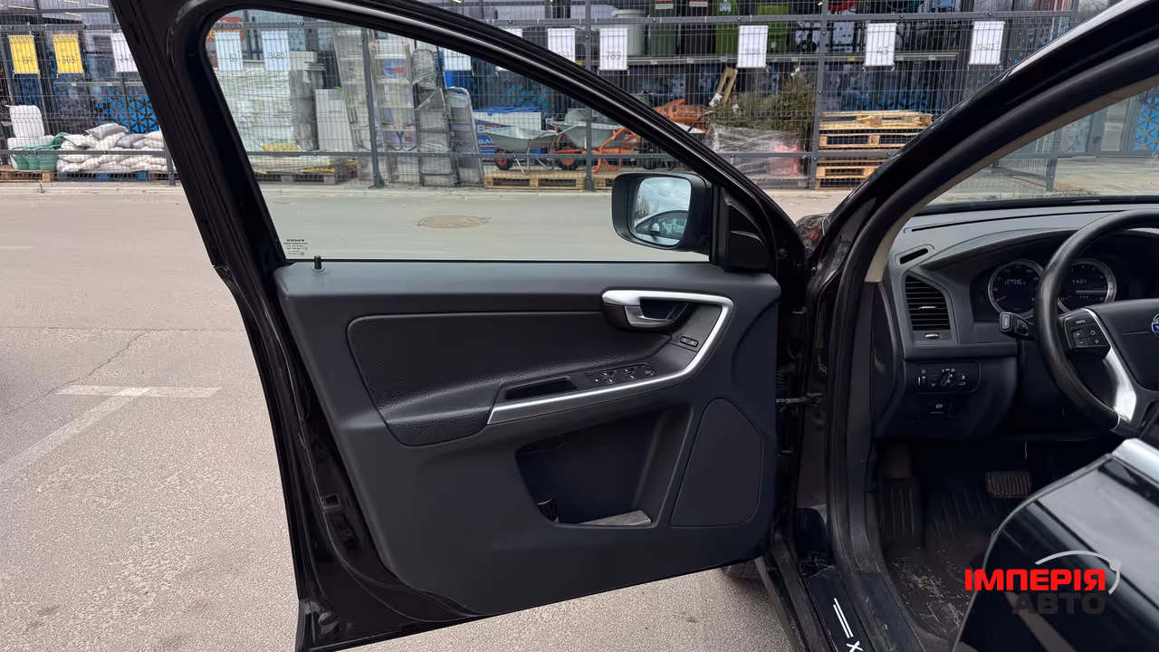 Volvo XC60 - фото 18