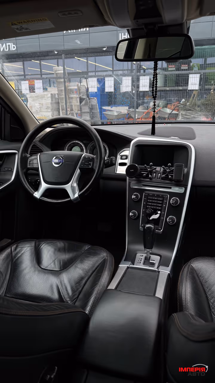 Volvo XC60 - фото 11