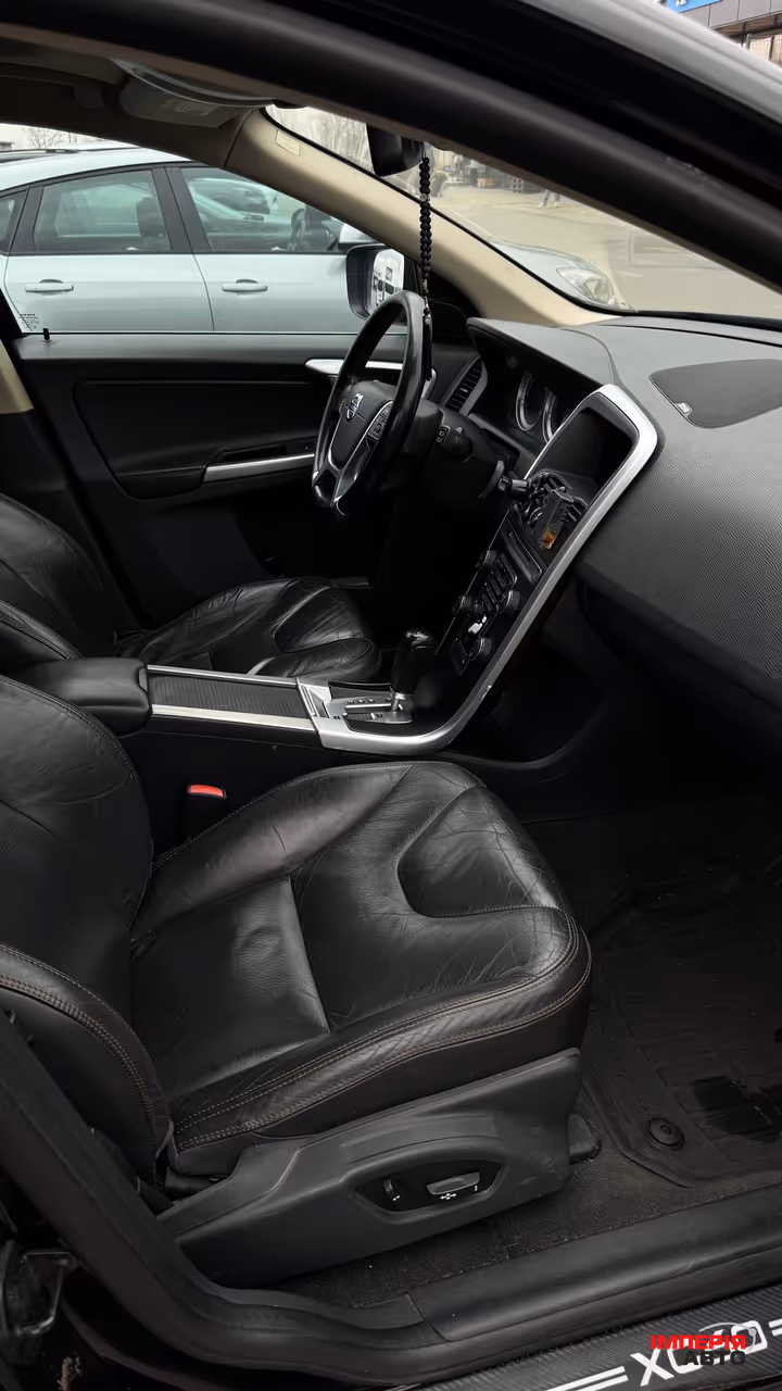 Volvo XC60 - фото 9