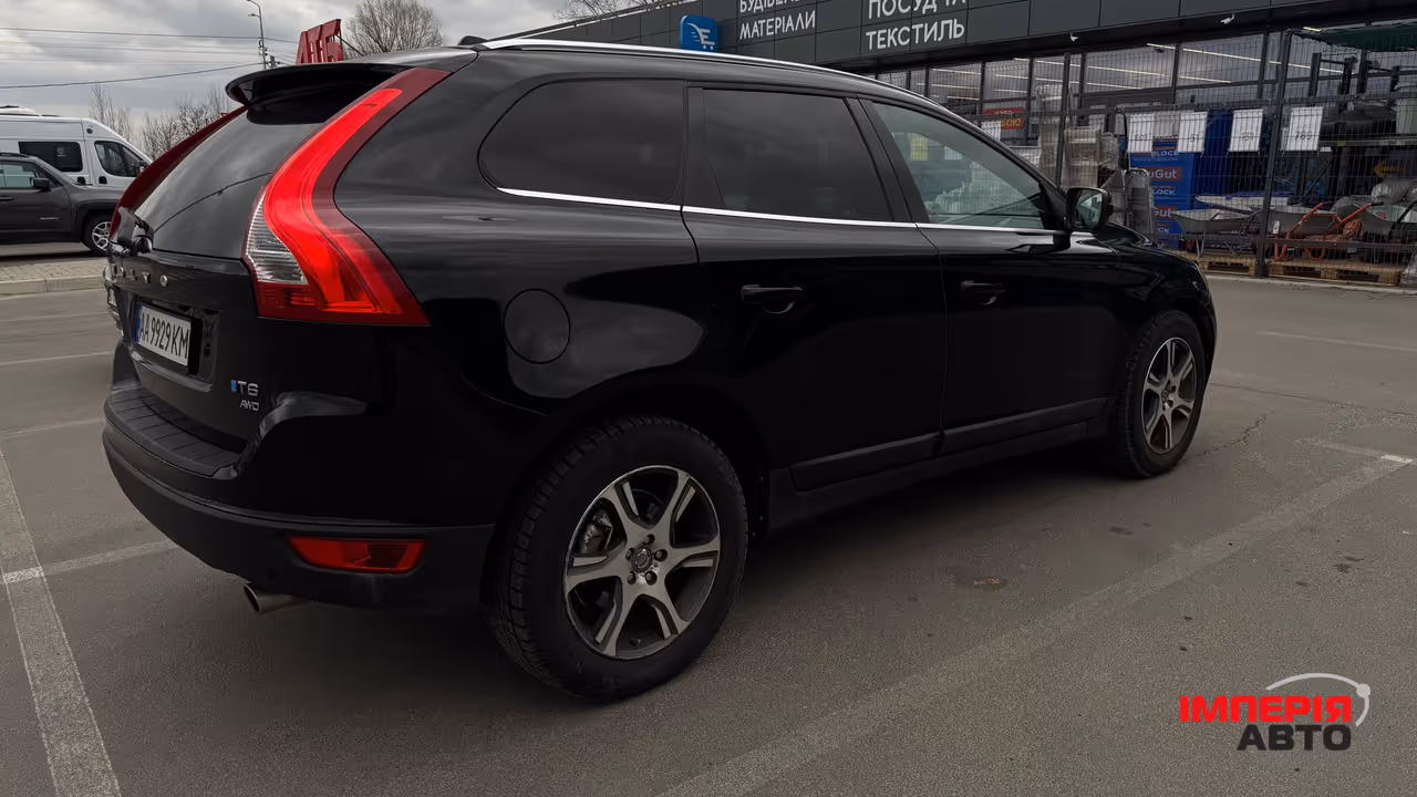 Volvo XC60 - фото 6