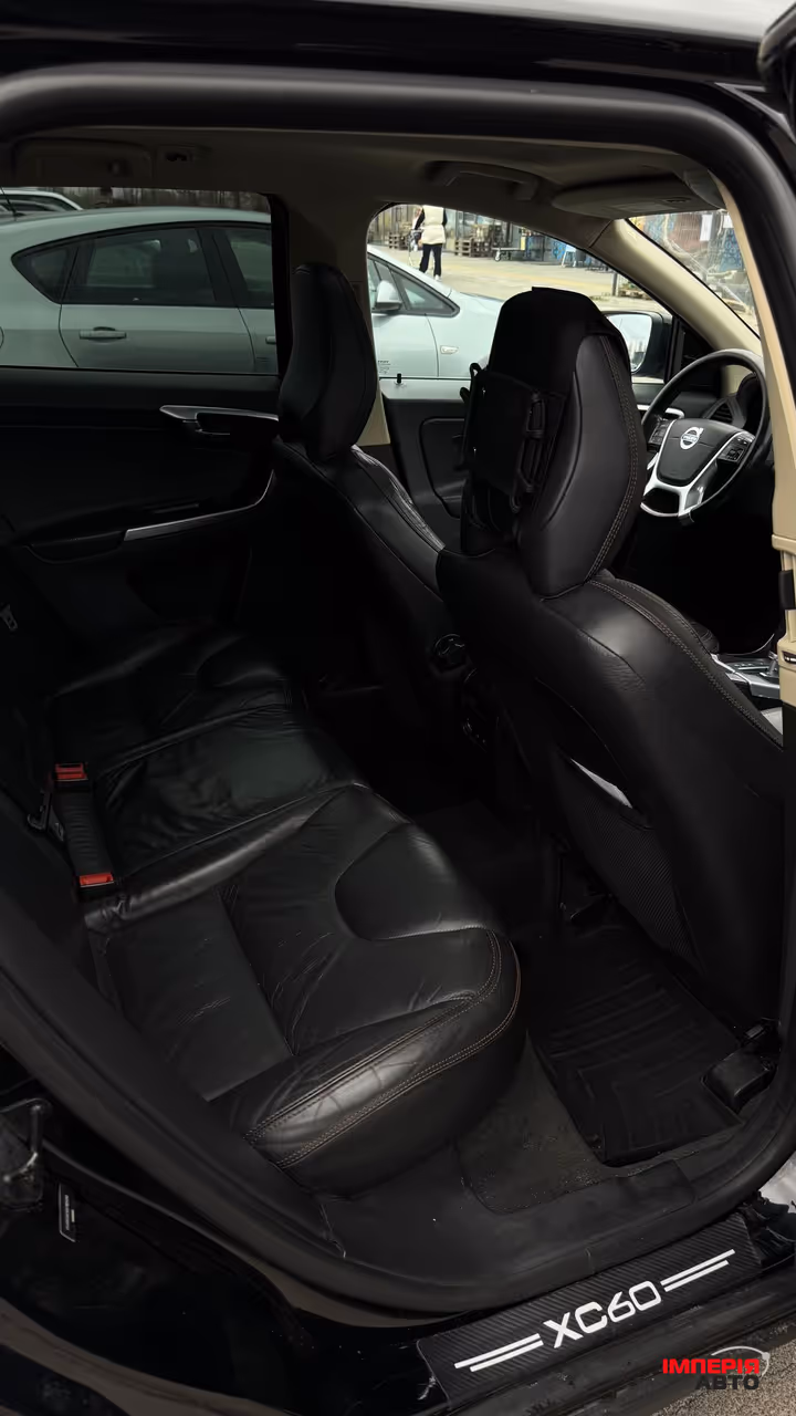 Volvo XC60 - фото 10