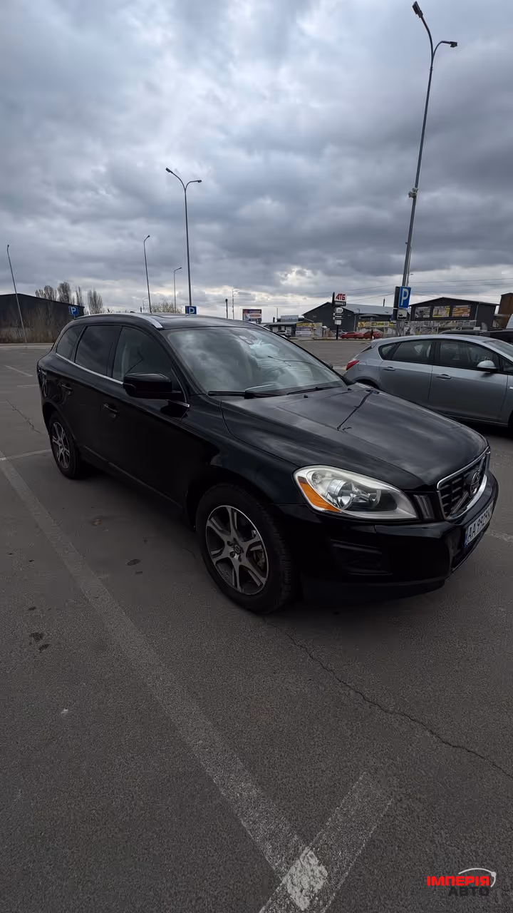Volvo XC60 - фото 8