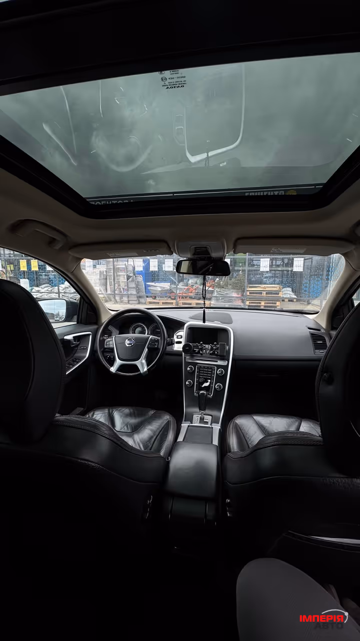 Volvo XC60 - фото 12
