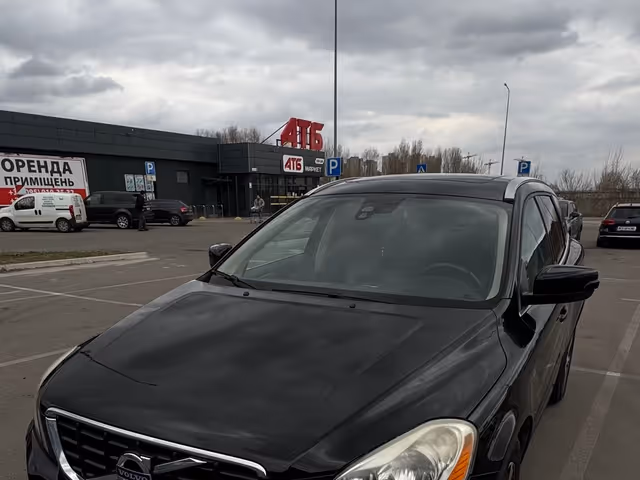Volvo XC60 - фото 1