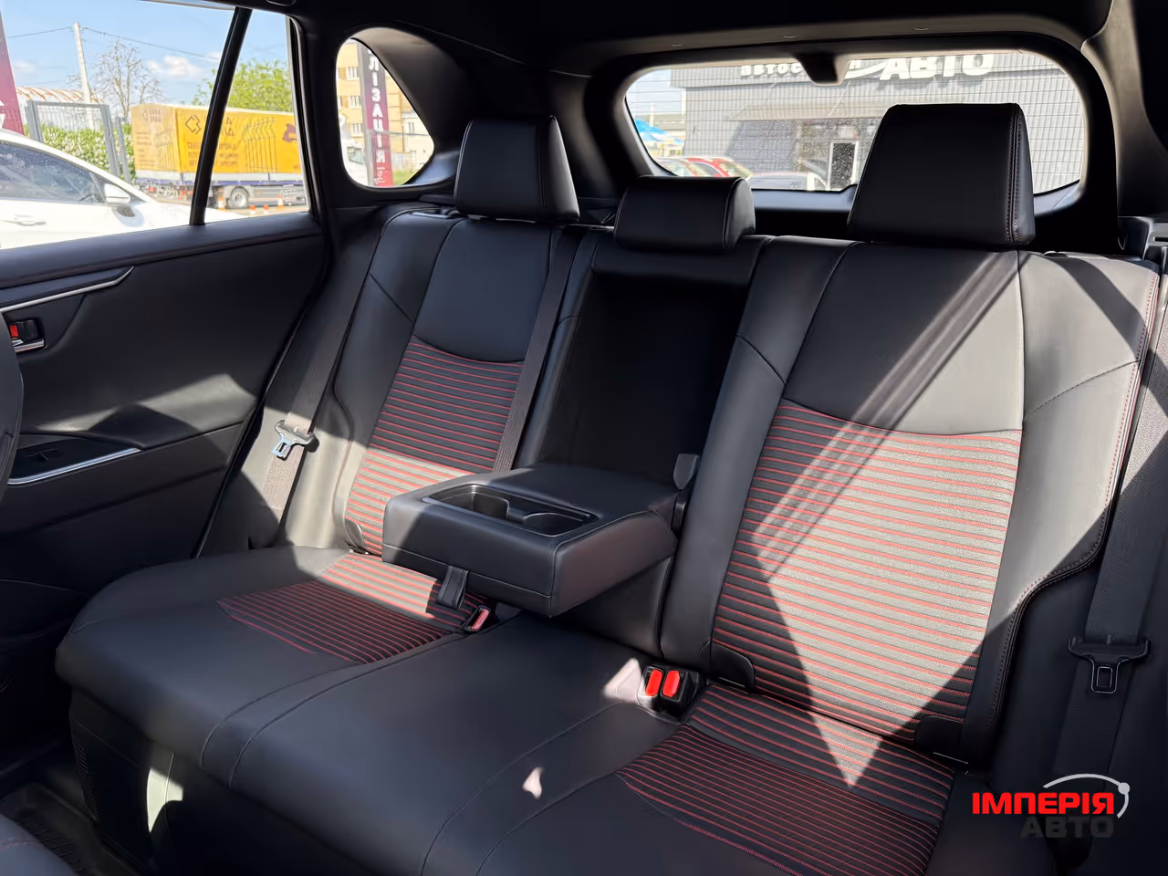 Toyota RAV4 - фото 13
