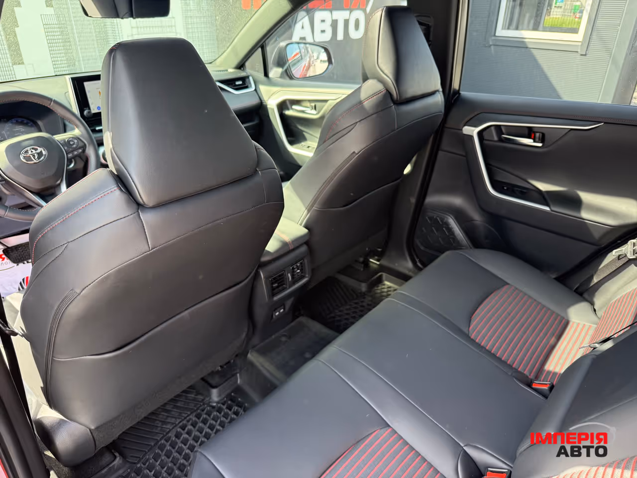 Toyota RAV4 - фото 12