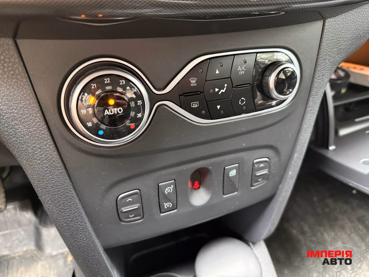 Renault Sandero - фото 13