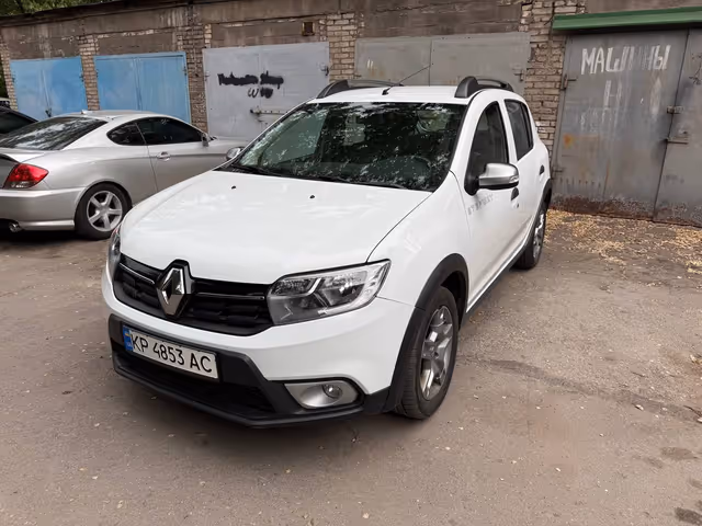 Renault Sandero - фото 1