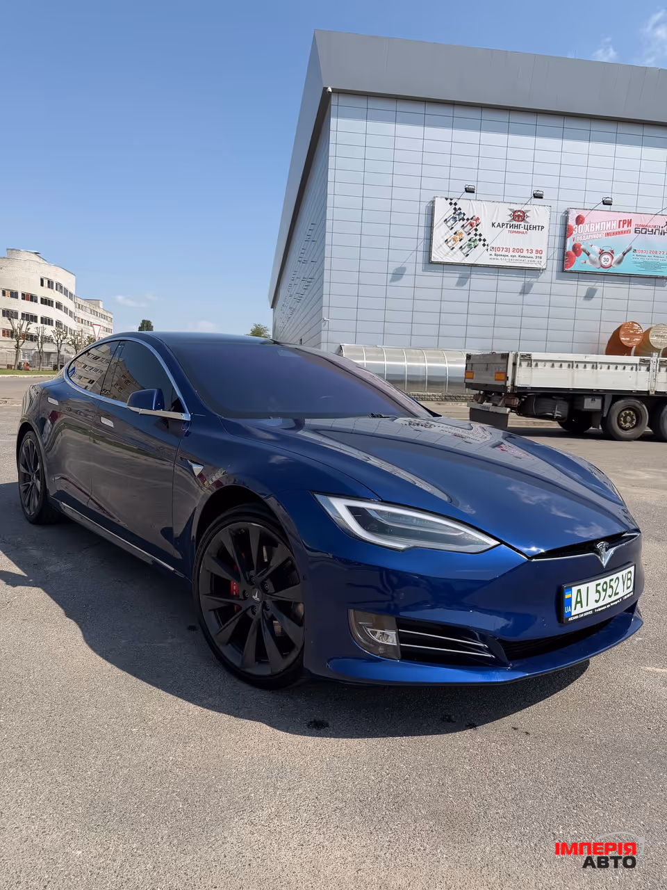 Tesla Model S - фото 1