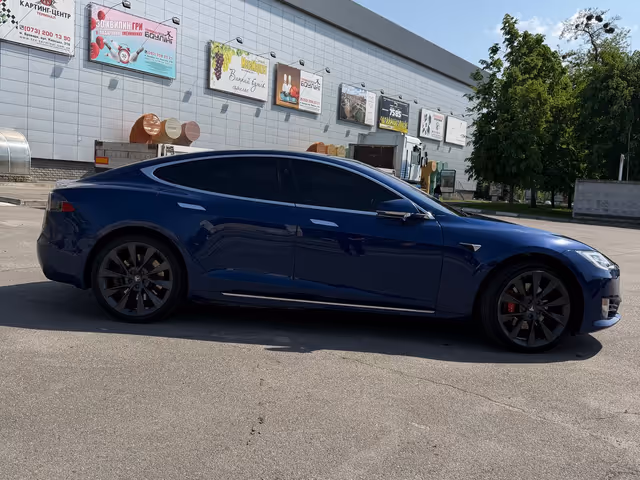Tesla Model S - фото 4