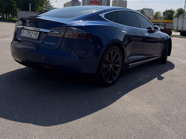 Tesla Model S - фото 5
