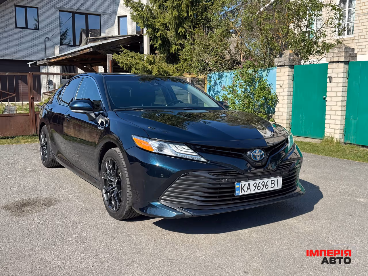 Toyota Camry - фото 1