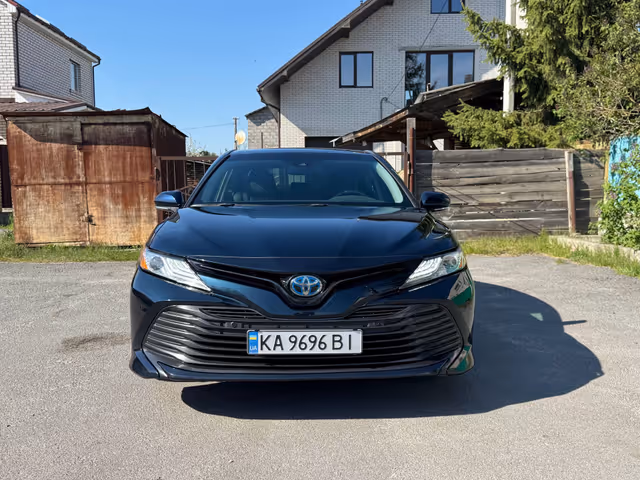 Toyota Camry - фото 2
