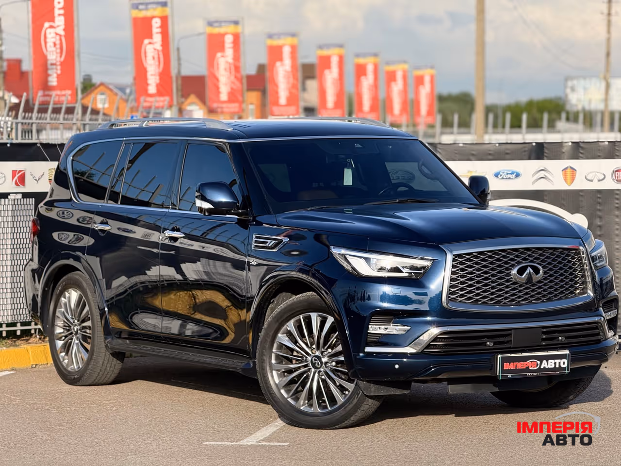 Infiniti QX80 - фото 2