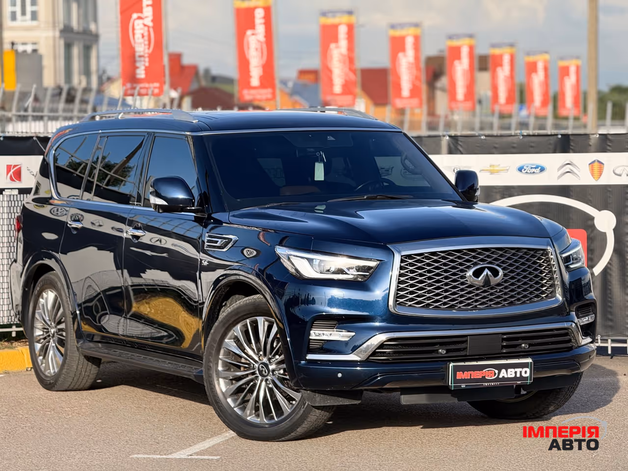 Infiniti QX80 - фото 1