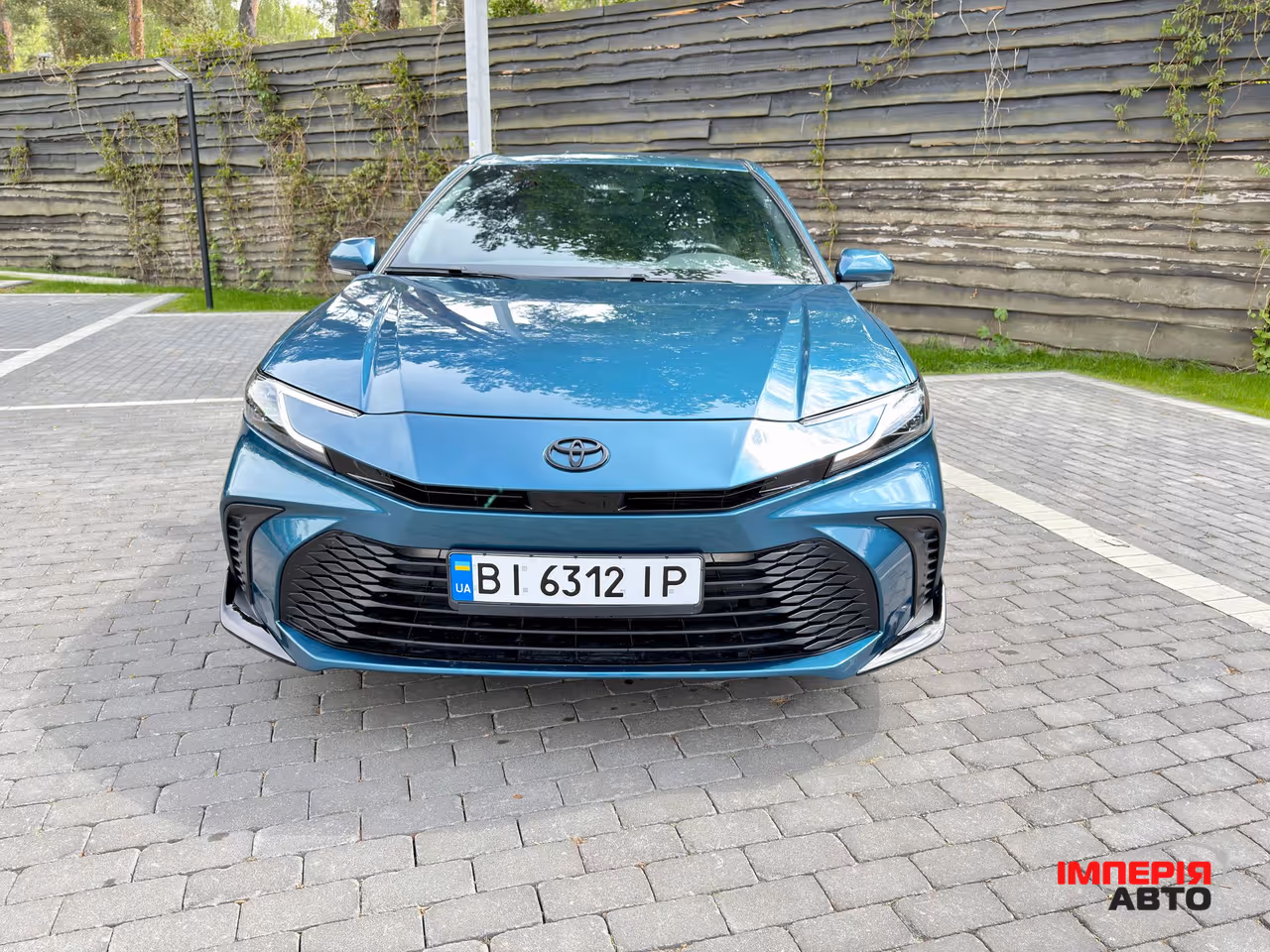 Toyota Camry - фото 2