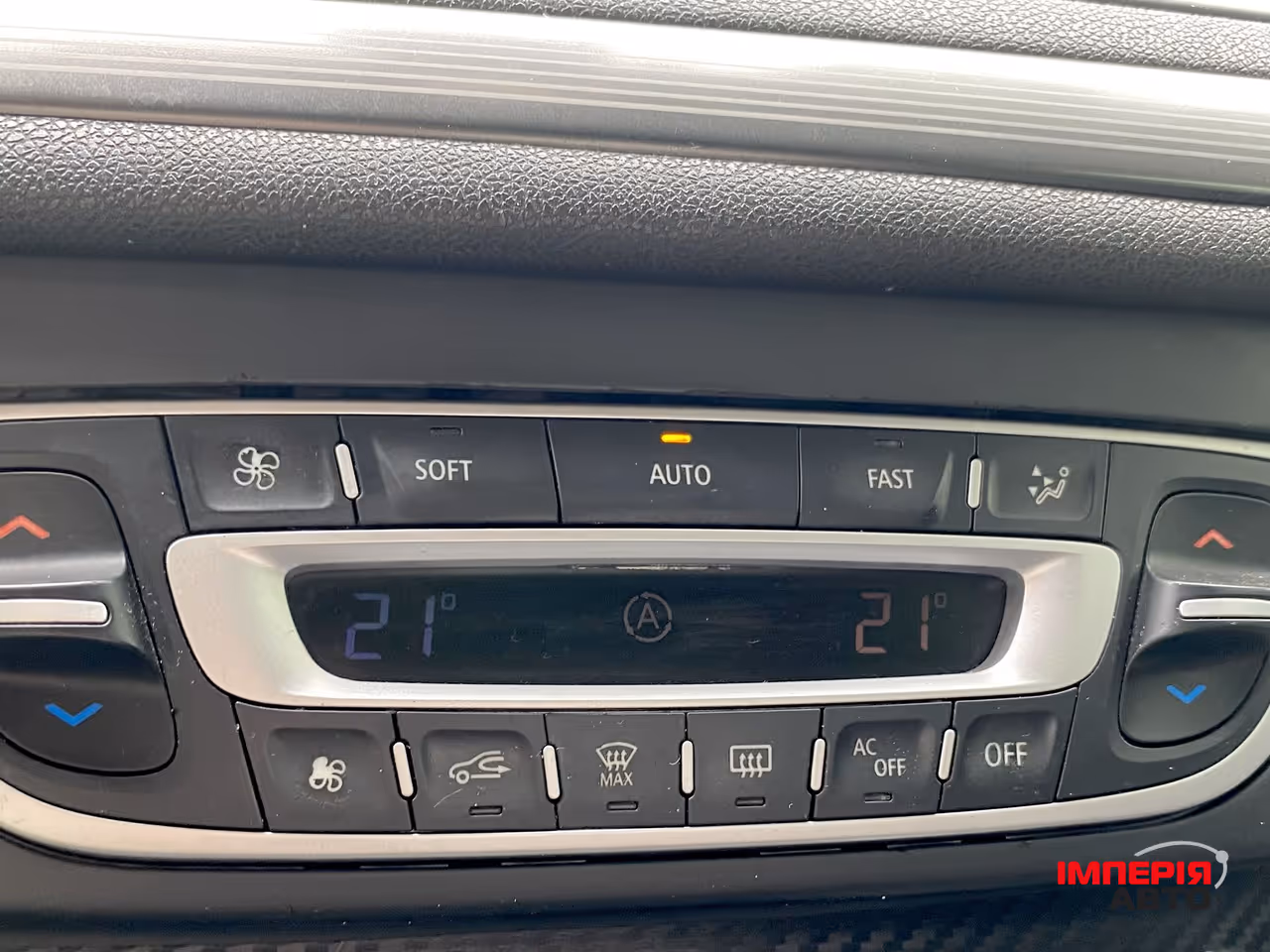 Renault Megane - фото 24