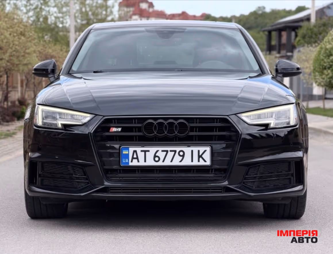 Audi A4 - фото 5
