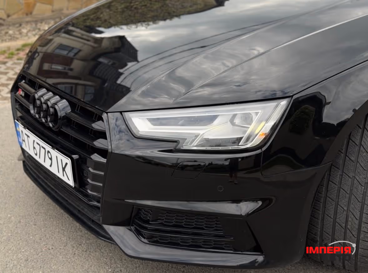 Audi A4 - фото 6