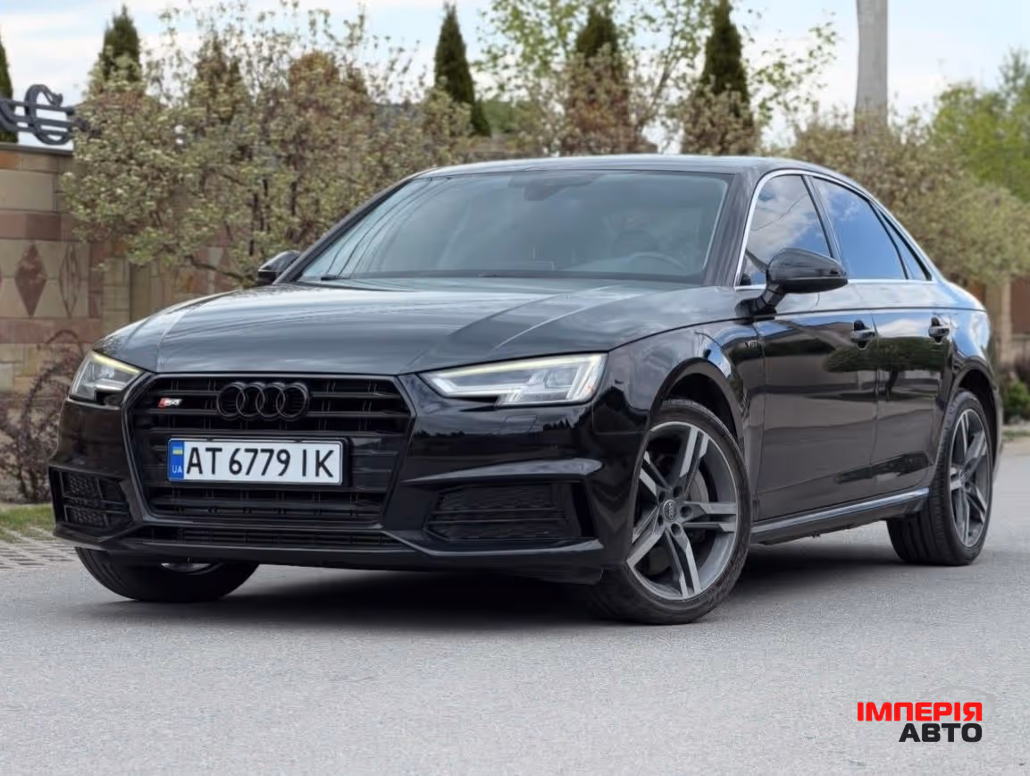 Audi A4 - фото 1