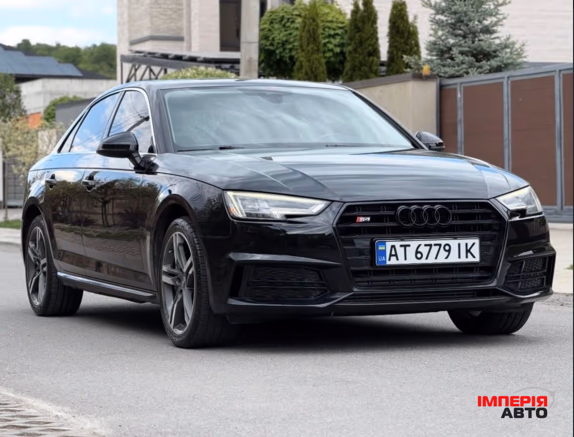 Audi A4 - фото 4